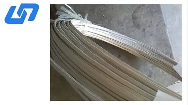 Plakana titāna stieple